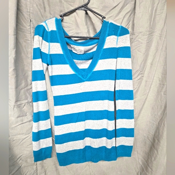 Pretty blue and white striped sweater - Picture 1 of 2